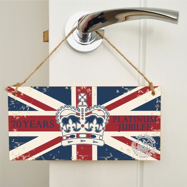 Handmade Wooden Hanging Wall Plaque Celebrate 70 Years Queen s Platinum Jubilee 2022 Crown Decorative Memorabilia Street Party For Cheap