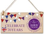 Handmade Wooden Hanging Wall Plaque Celebrate 70 Years Queen s Platinum Jubilee 2022 Bunting Decorative Memorabilia Street Party Fashion