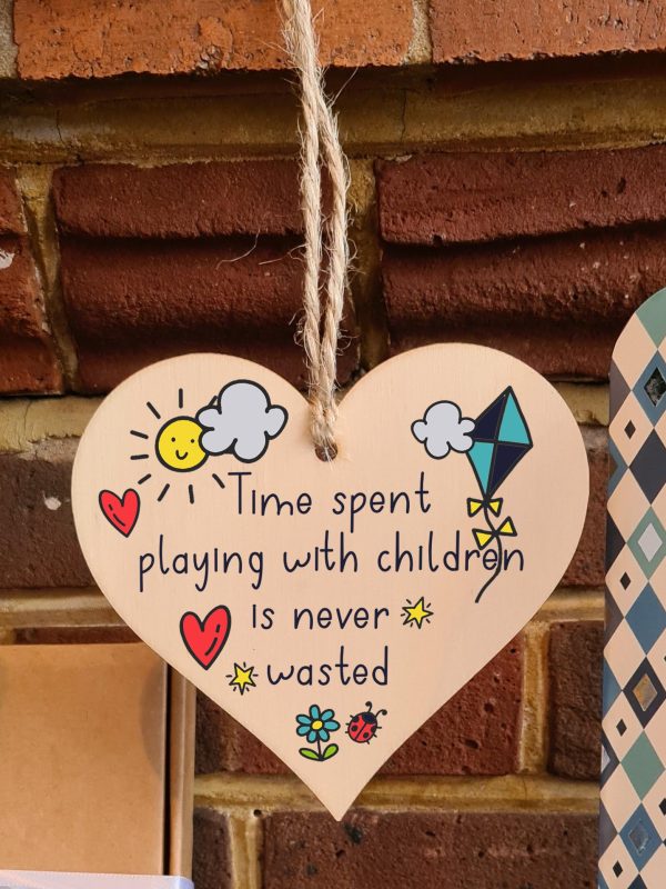 Handmade Wooden Hanging Heart Plaque Gift Time Playing With Children Inspirational Wall Hanger Card Alternative Mother Family Fashion