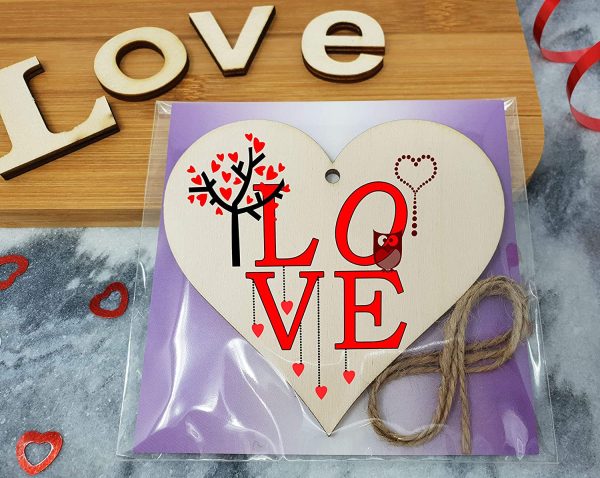 Handmade Wooden Hanging Heart Plaque Valentine s Gift L O V E simple red design cute owl gift for someone special boyfriend girlfriend husband wife funny romantic keepsake Hot on Sale