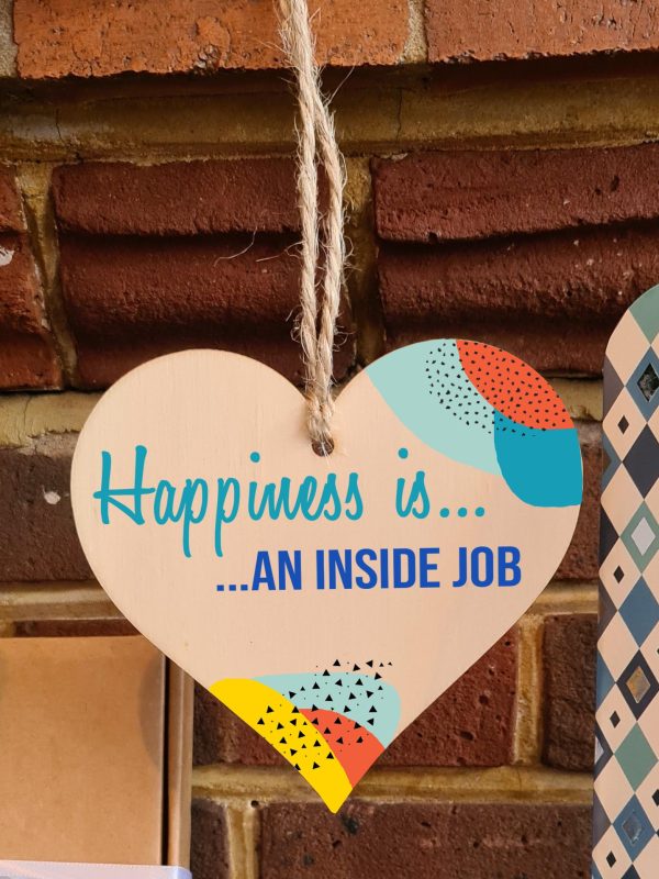 Handmade Wooden Hanging Heart Plaque Gift Happiness is an Inside Job Inspirational Wall Hanger Card Alternative Friendship Family Hot on Sale