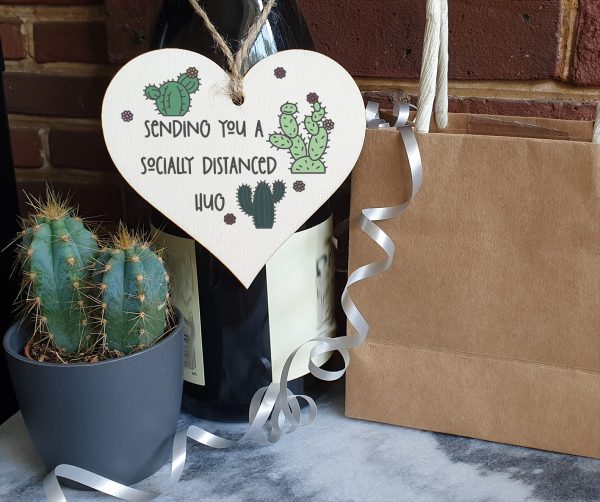 Handmade Wooden Hanging Heart Plaque Gift sending you a socially distanced hug miss you long distance novelty wall hanger cute fun cactus design for family friends grandparents Online Hot Sale